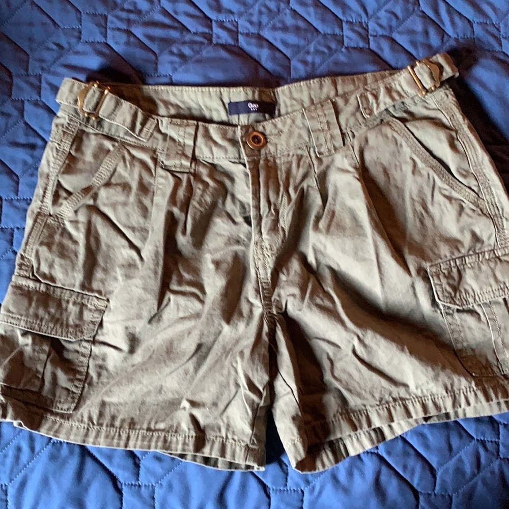 Old Navy Gap lot size 2 shorts 4 pairs!